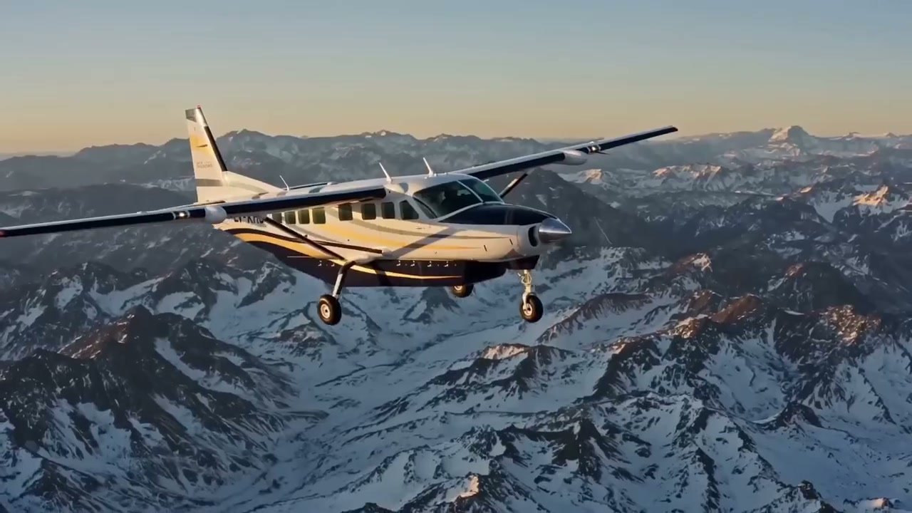 Cessna Grand Caravan en vuelo sobre la cordillera de los Andes